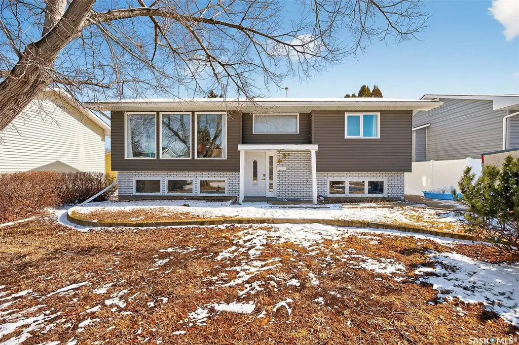 1321 Prince Crescent Moose Jaw SK S6H 6E6