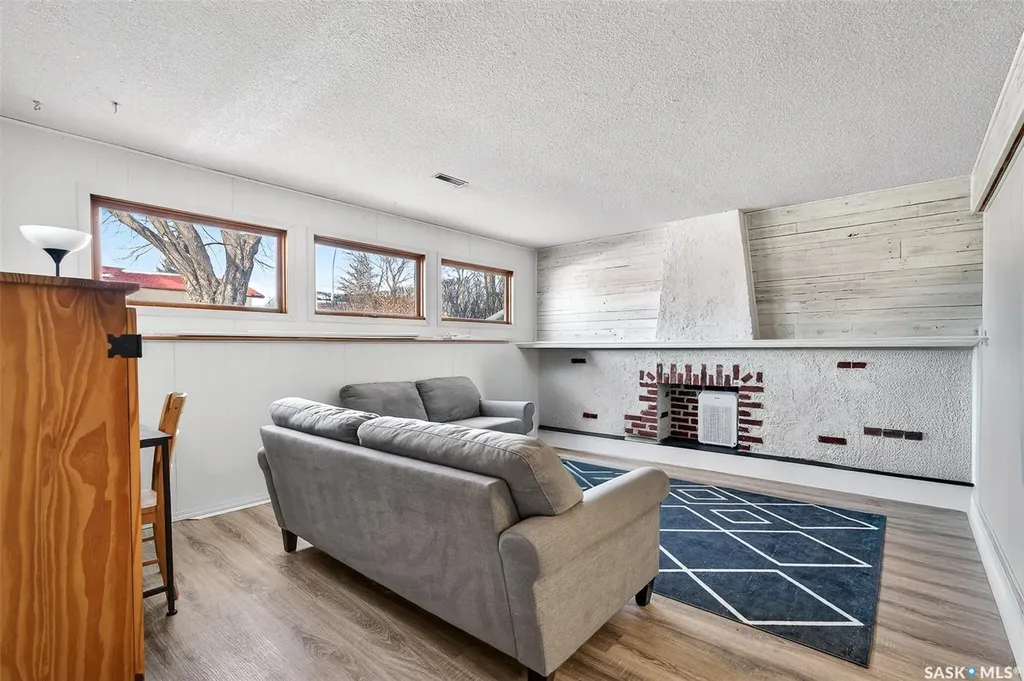 1321 Prince Crescent Moose Jaw SK S6H 6E6