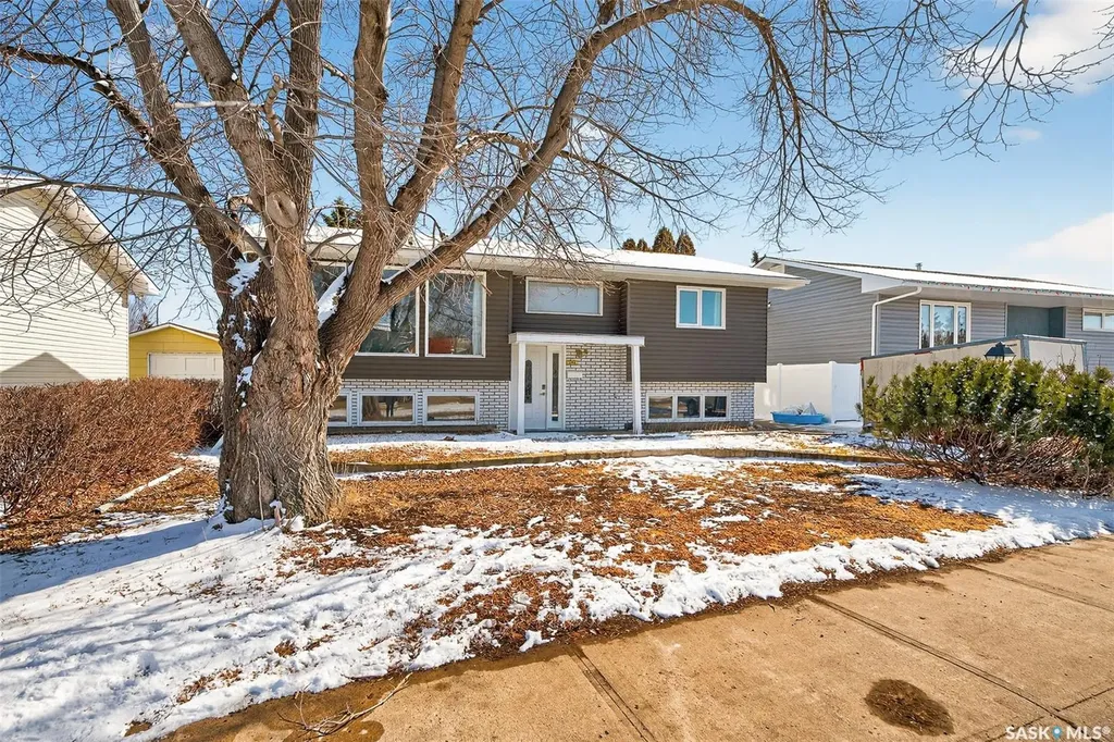 1321 Prince Crescent Moose Jaw SK S6H 6E6