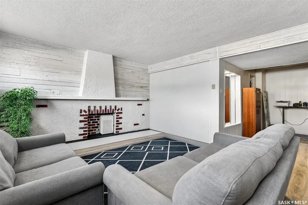 1321 Prince Crescent Moose Jaw SK S6H 6E6