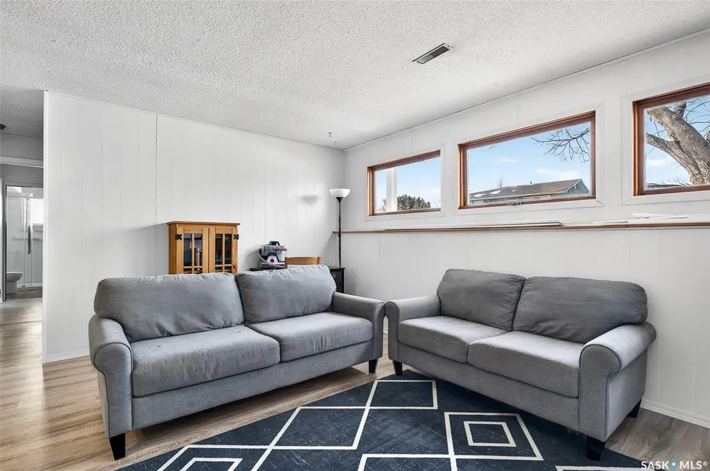 1321 Prince Crescent Moose Jaw SK S6H 6E6