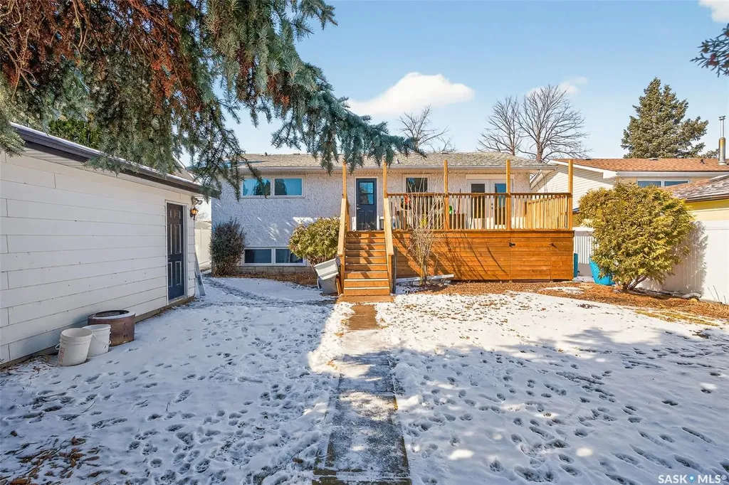 1321 Prince Crescent Moose Jaw SK S6H 6E6