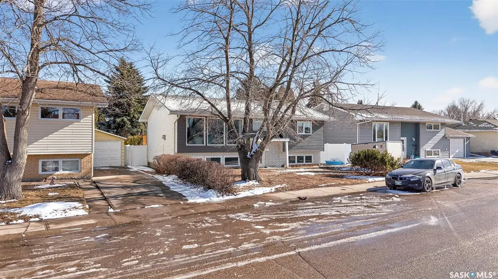 1321 Prince Crescent Moose Jaw SK S6H 6E6