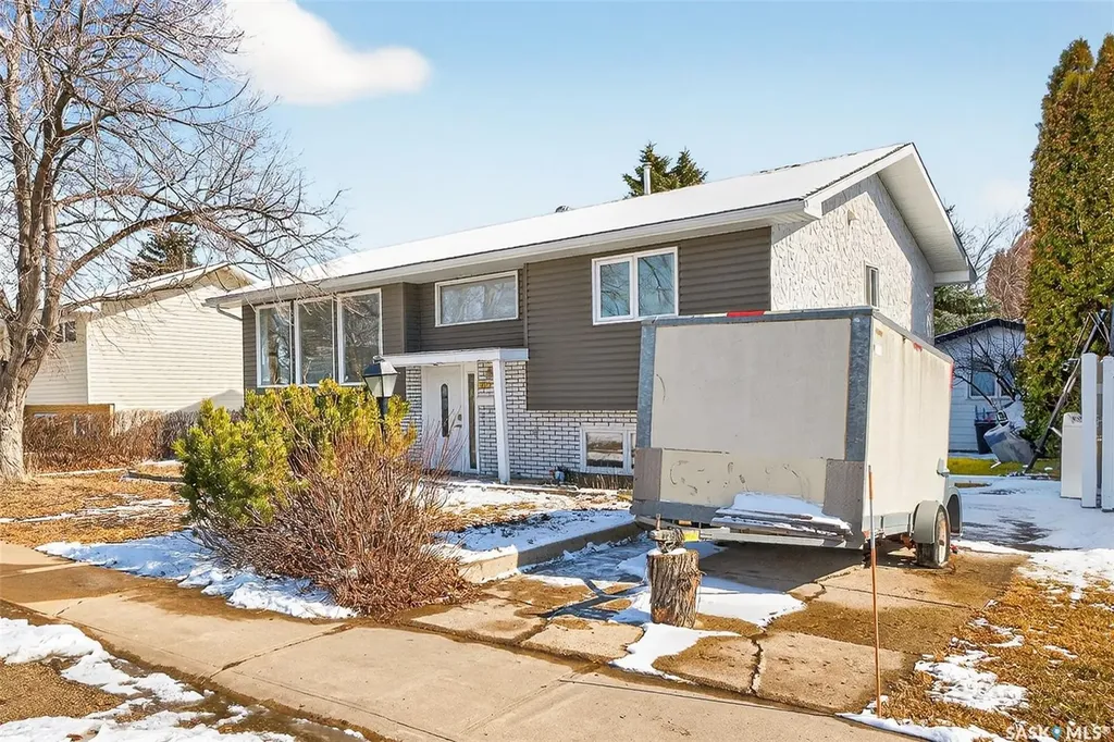 1321 Prince Crescent Moose Jaw SK S6H 6E6