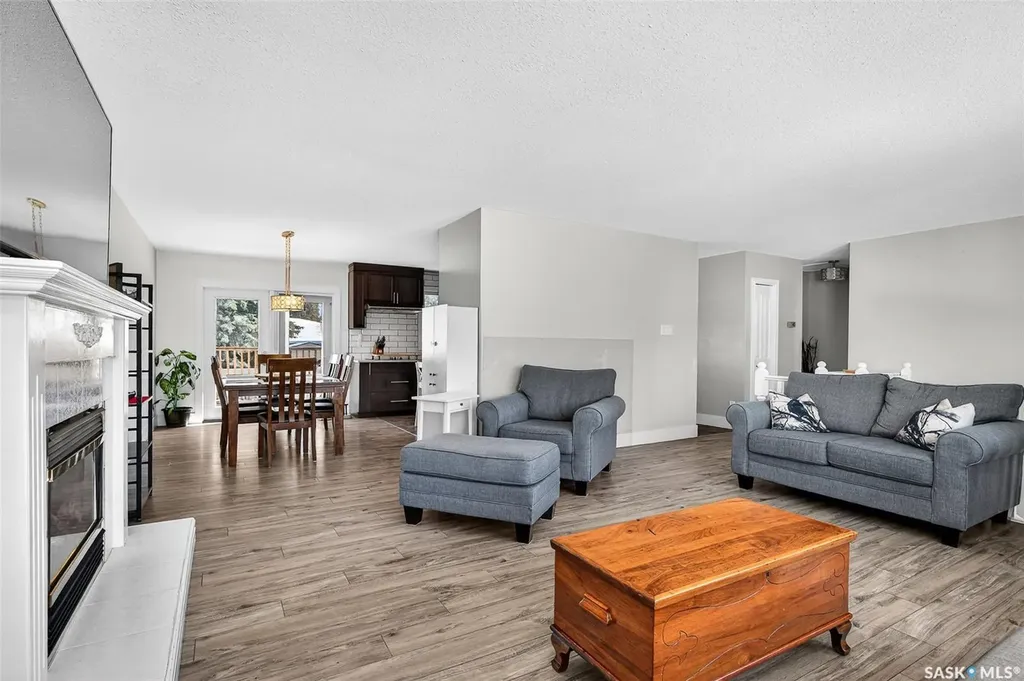 1321 Prince Crescent Moose Jaw SK S6H 6E6