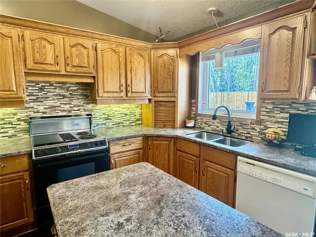 930 Sinotte Crescent La Ronge SK S0J 1L0