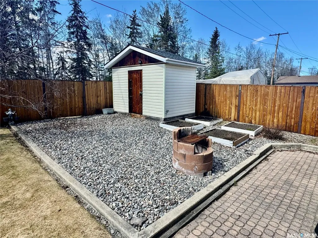 930 Sinotte Crescent La Ronge SK S0J 1L0