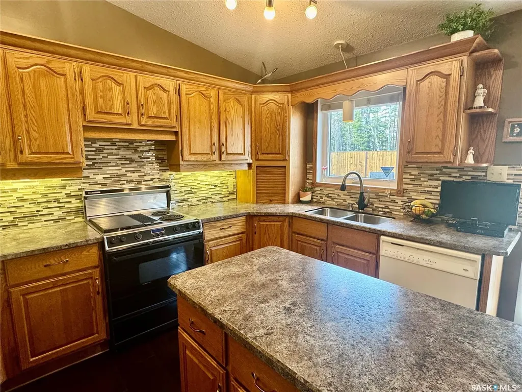 930 Sinotte Crescent La Ronge SK S0J 1L0