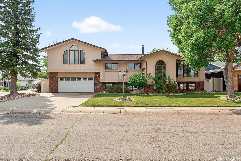 80 Bluebell Crescent Moose Jaw SK S6J 1A2