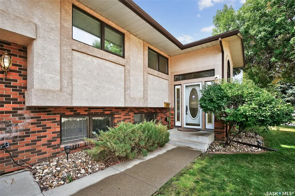 80 Bluebell Crescent Moose Jaw SK S6J 1A2
