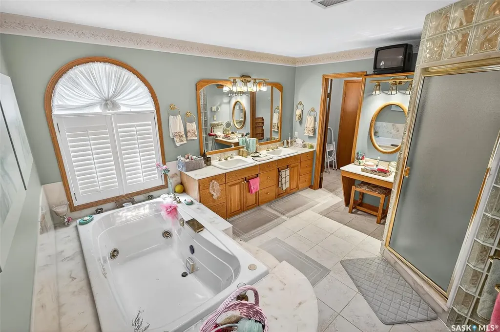 80 Bluebell Crescent Moose Jaw SK S6J 1A2