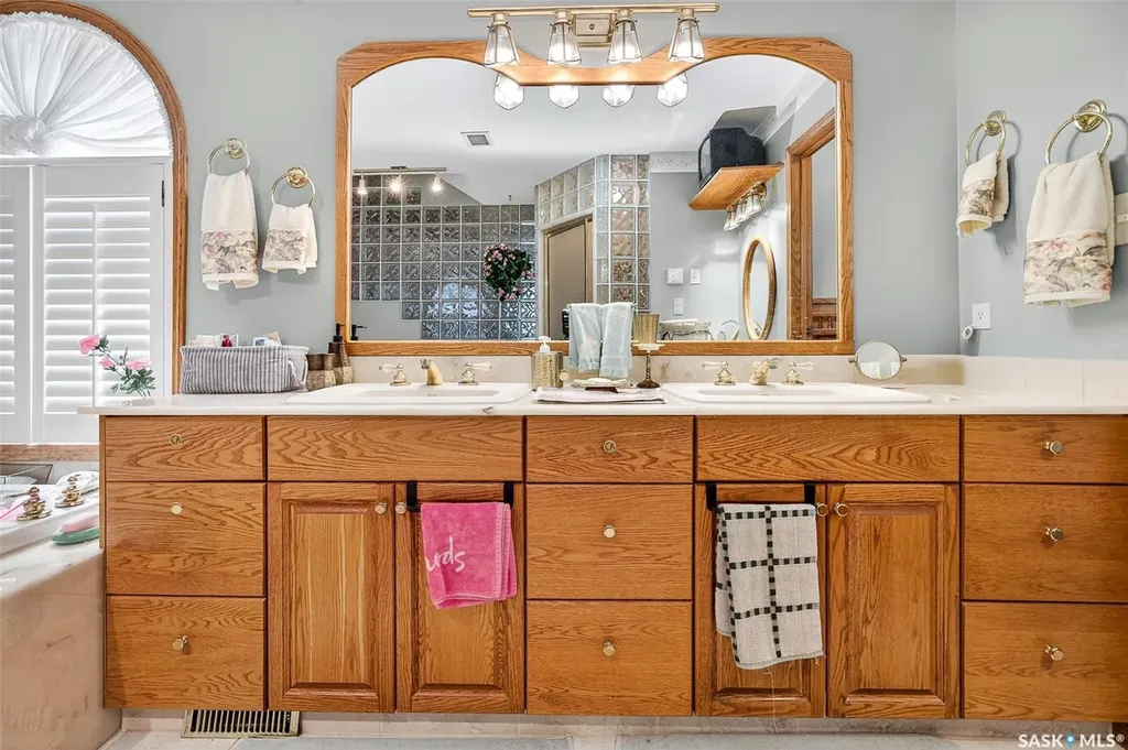 80 Bluebell Crescent Moose Jaw SK S6J 1A2