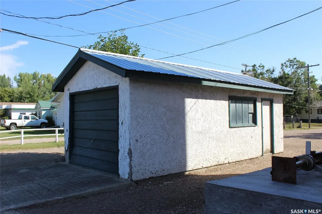 343 Redcoat Drive Eastend SK S0N 0T0