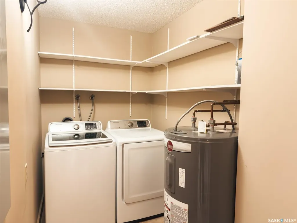 427 Tait Crescent Saskatoon SK S7H 5L2