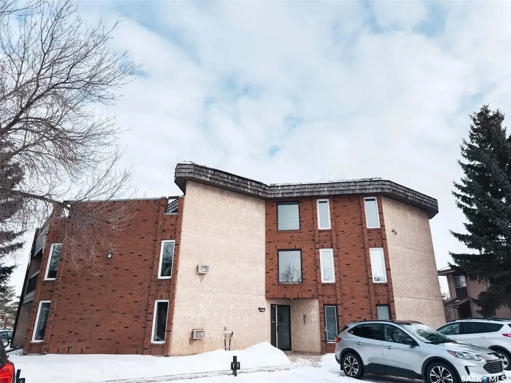 427 Tait Crescent Saskatoon SK S7H 5L2
