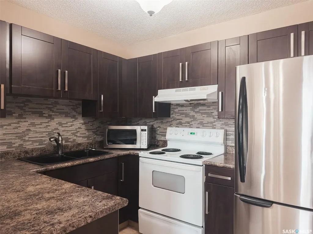 427 Tait Crescent Saskatoon SK S7H 5L2