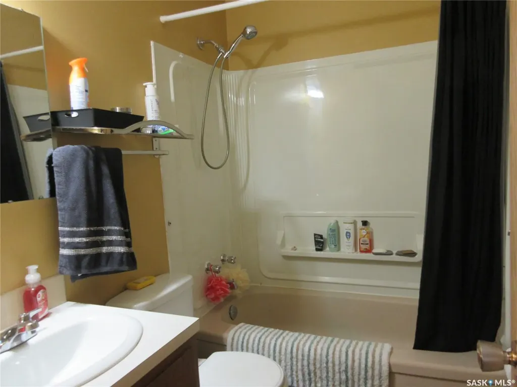 182 Rothwell Crescent Regina SK S4N 1R8