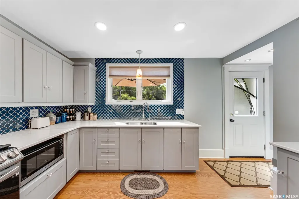518 12th Street E Saskatoon SK S7N 0H2