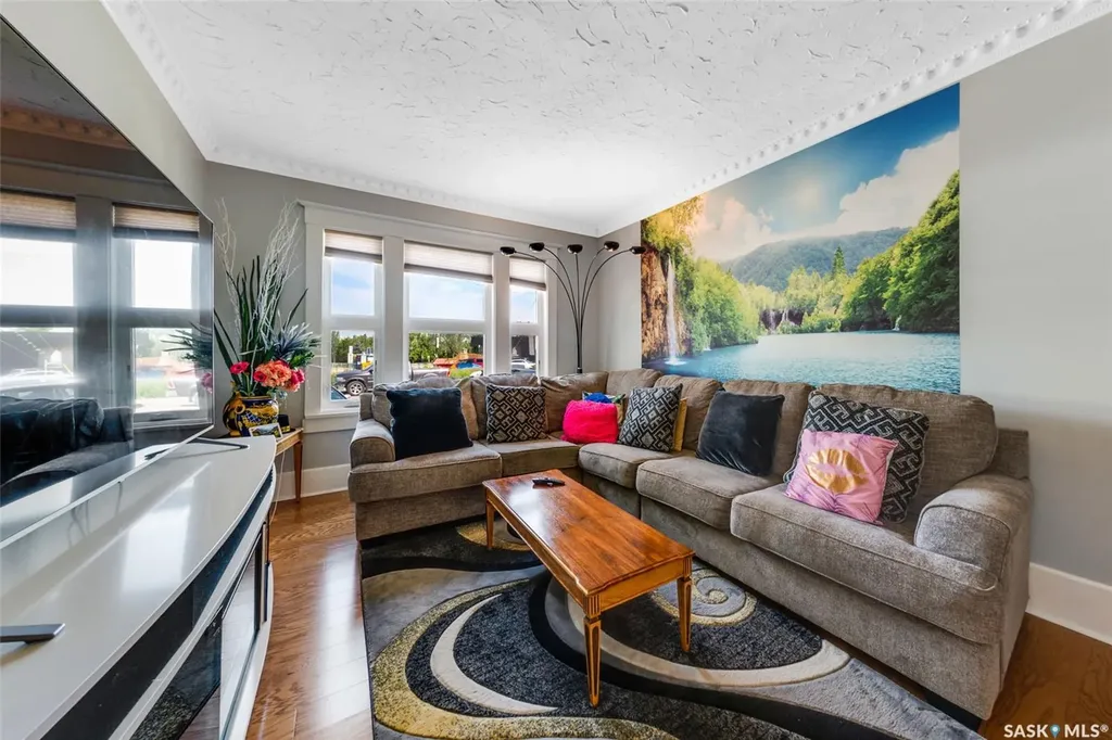 518 12th Street E Saskatoon SK S7N 0H2