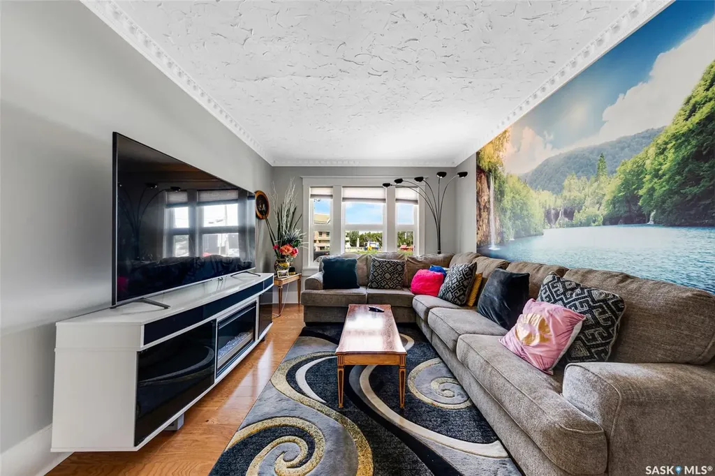 518 12th Street E Saskatoon SK S7N 0H2