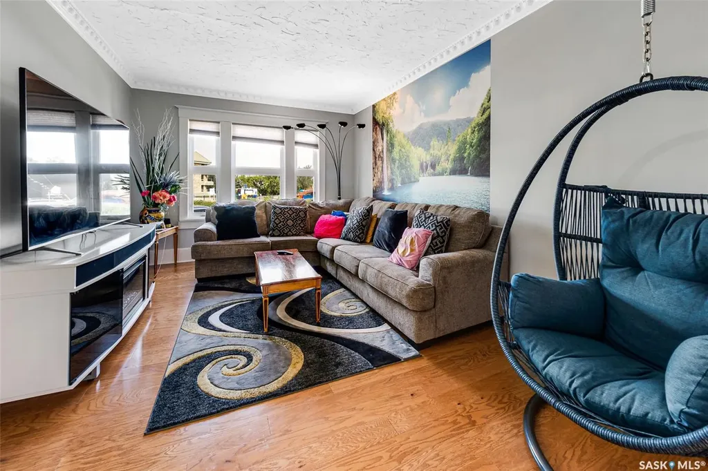 518 12th Street E Saskatoon SK S7N 0H2
