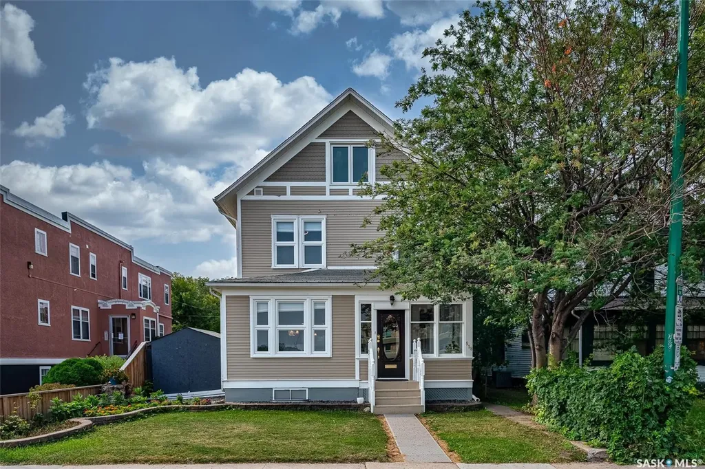 518 12th Street E Saskatoon SK S7N 0H2
