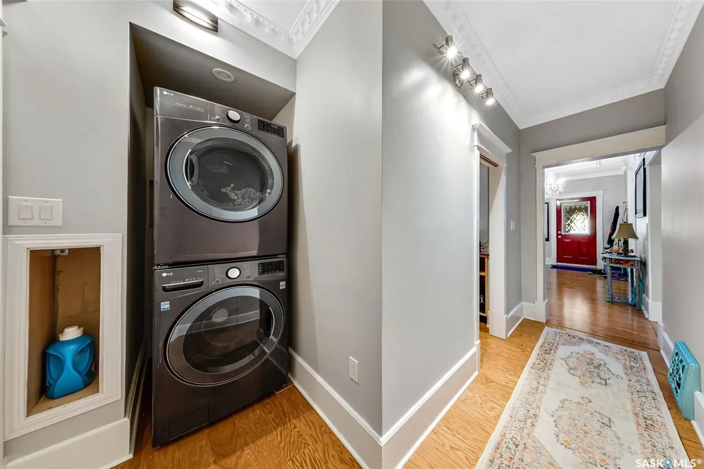 518 12th Street E Saskatoon SK S7N 0H2