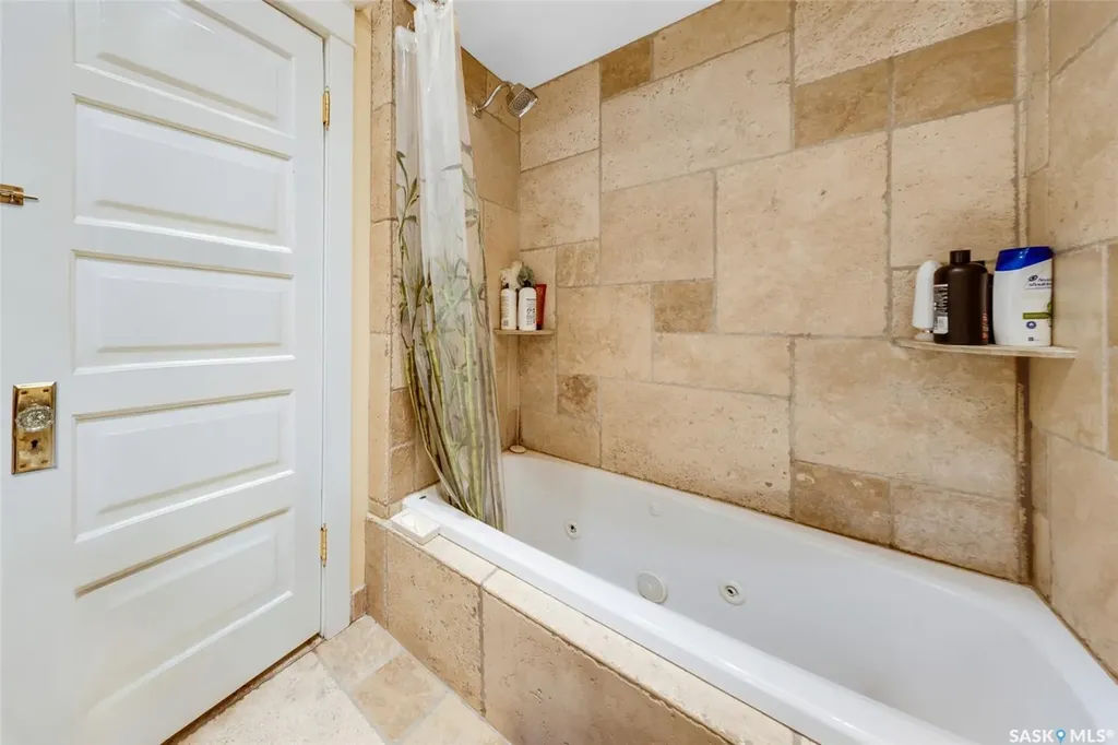 518 12th Street E Saskatoon SK S7N 0H2