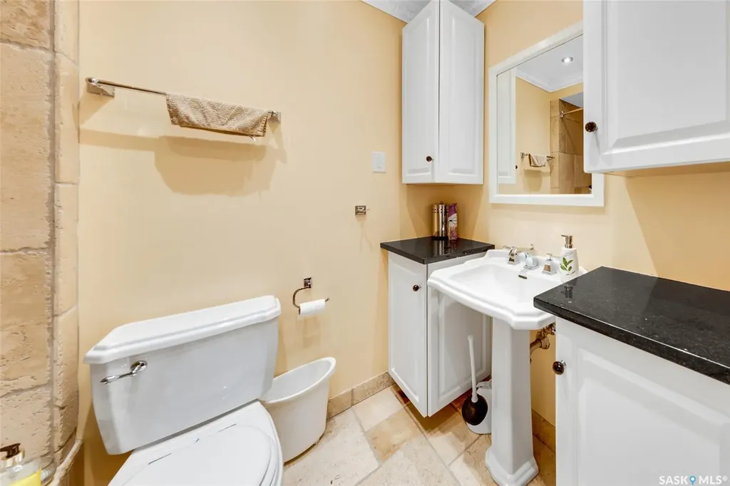 518 12th Street E Saskatoon SK S7N 0H2