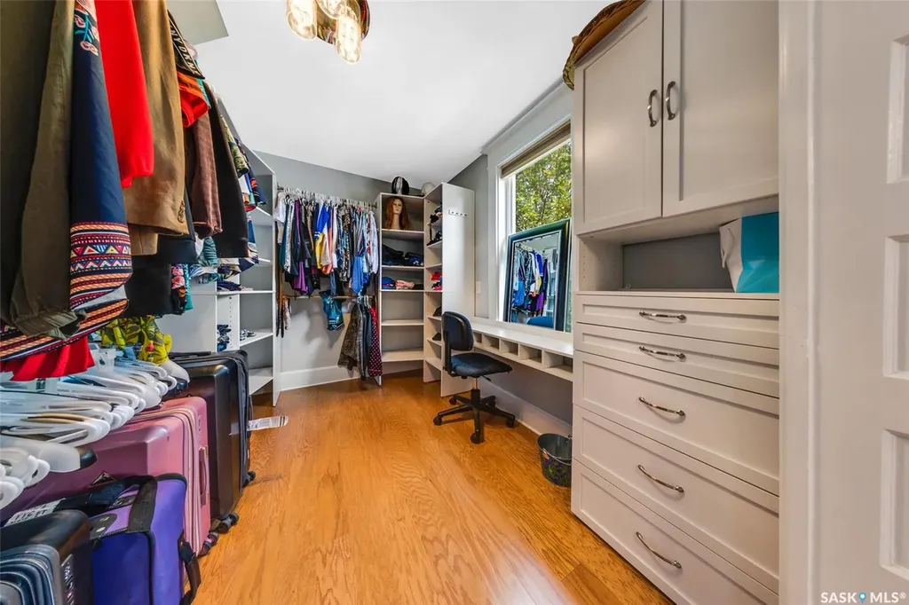 518 12th Street E Saskatoon SK S7N 0H2
