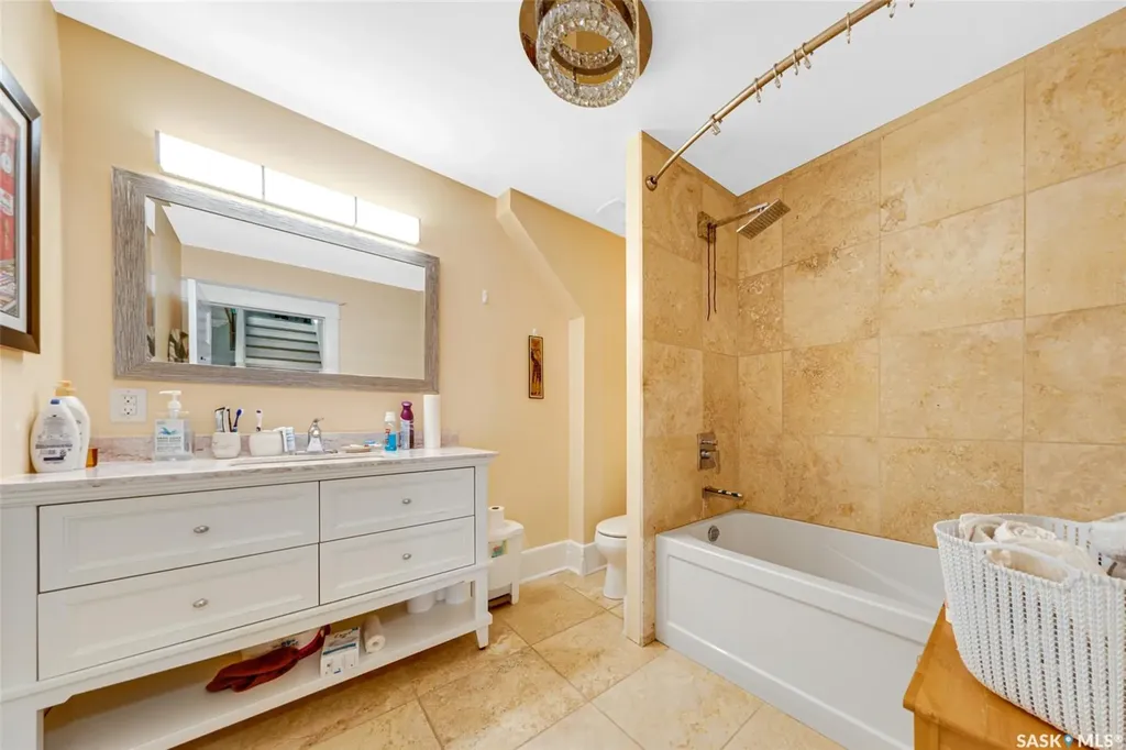 518 12th Street E Saskatoon SK S7N 0H2