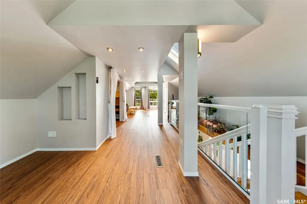 518 12th Street E Saskatoon SK S7N 0H2