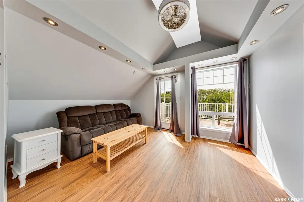518 12th Street E Saskatoon SK S7N 0H2