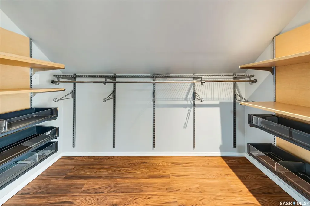 518 12th Street E Saskatoon SK S7N 0H2