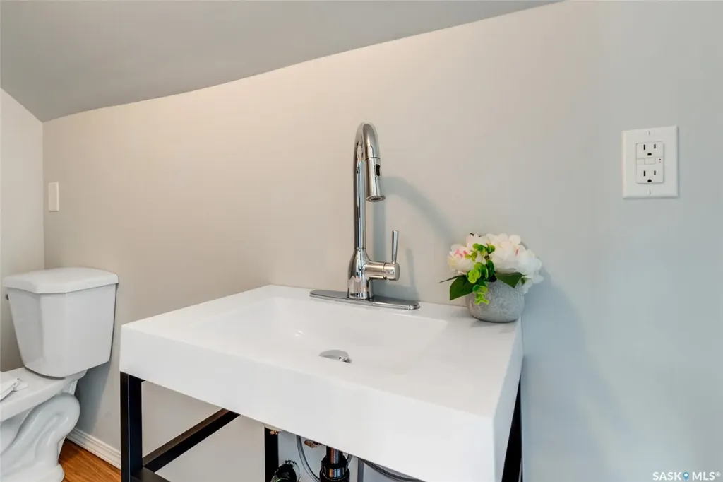 518 12th Street E Saskatoon SK S7N 0H2
