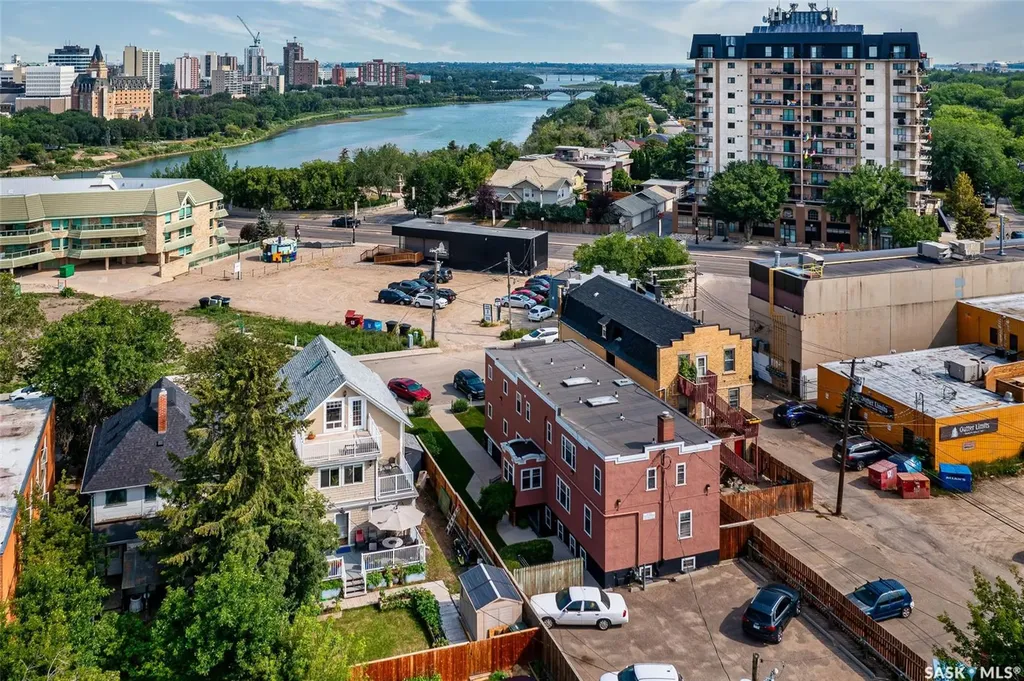 518 12th Street E Saskatoon SK S7N 0H2