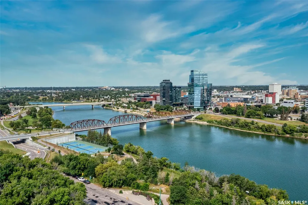 518 12th Street E Saskatoon SK S7N 0H2
