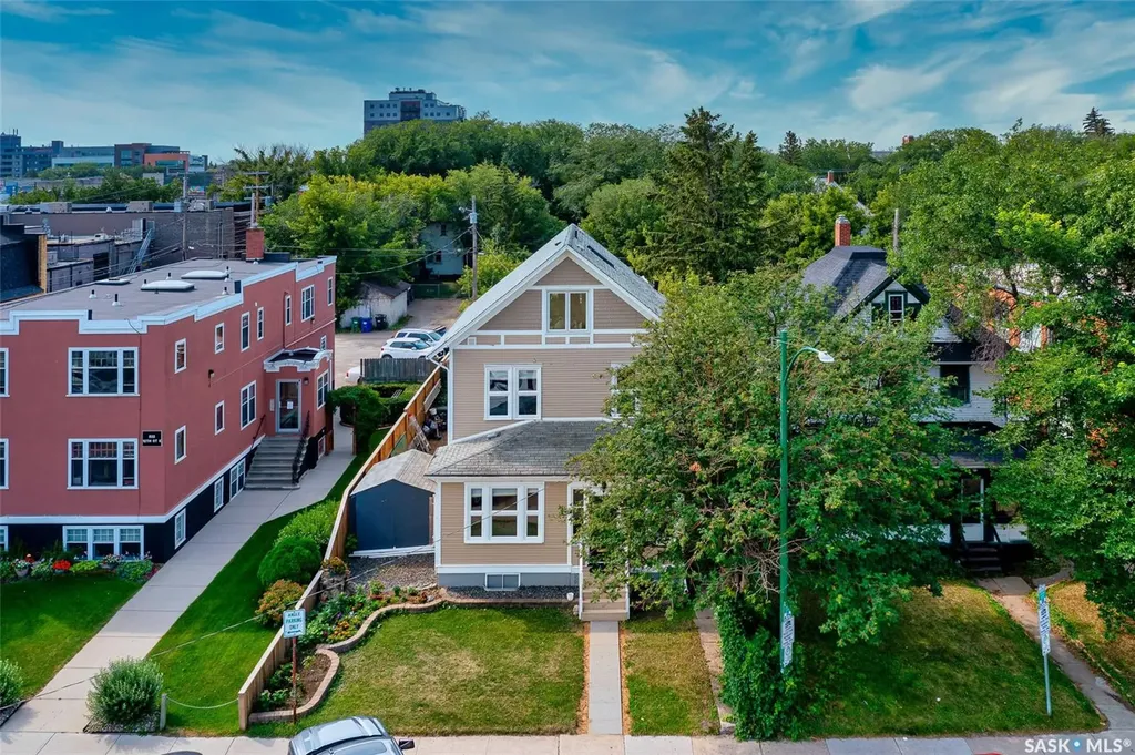 518 12th Street E Saskatoon SK S7N 0H2