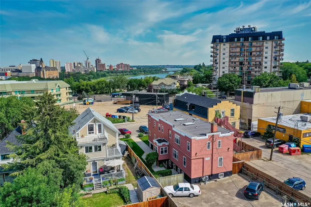 518 12th Street E Saskatoon SK S7N 0H2