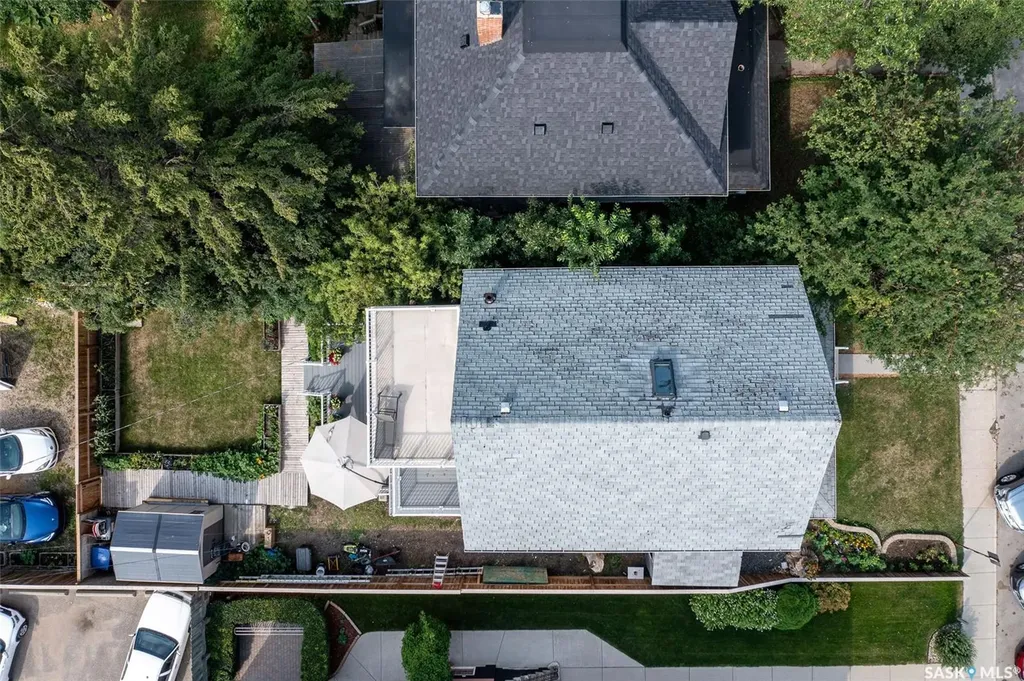 518 12th Street E Saskatoon SK S7N 0H2