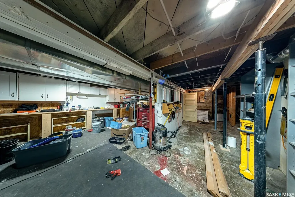 518 12th Street E Saskatoon SK S7N 0H2