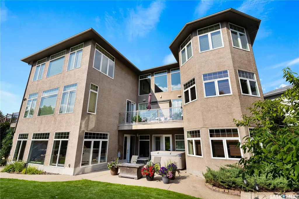 1514 Lakeridge Drive N Regina SK S4X 4L5
