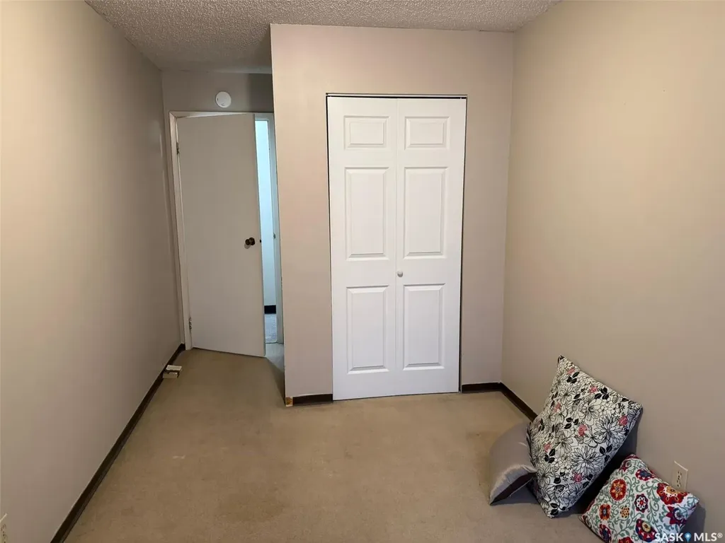 15 Barr Street Regina SK S4R 8B4