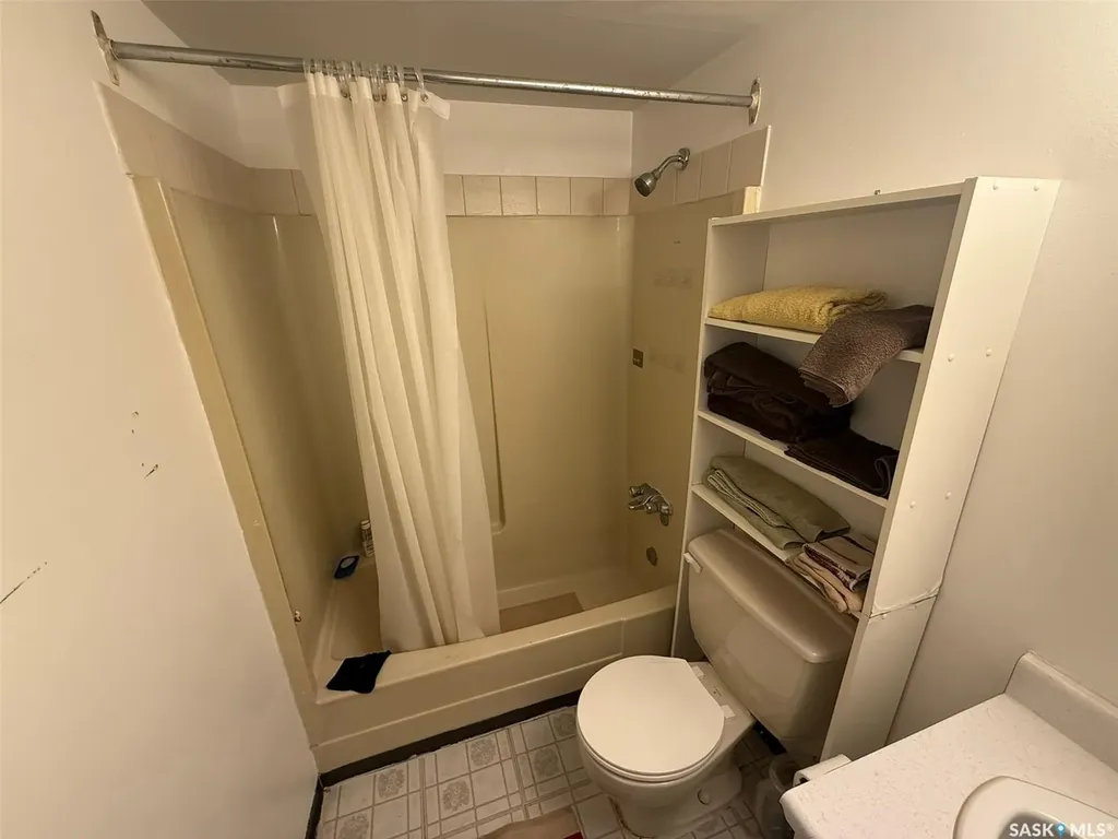 15 Barr Street Regina SK S4R 8B4