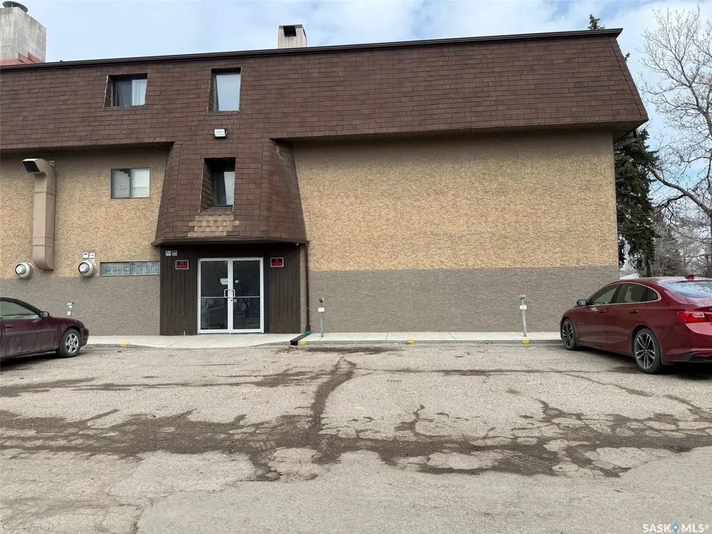 15 Barr Street Regina SK S4R 8B4