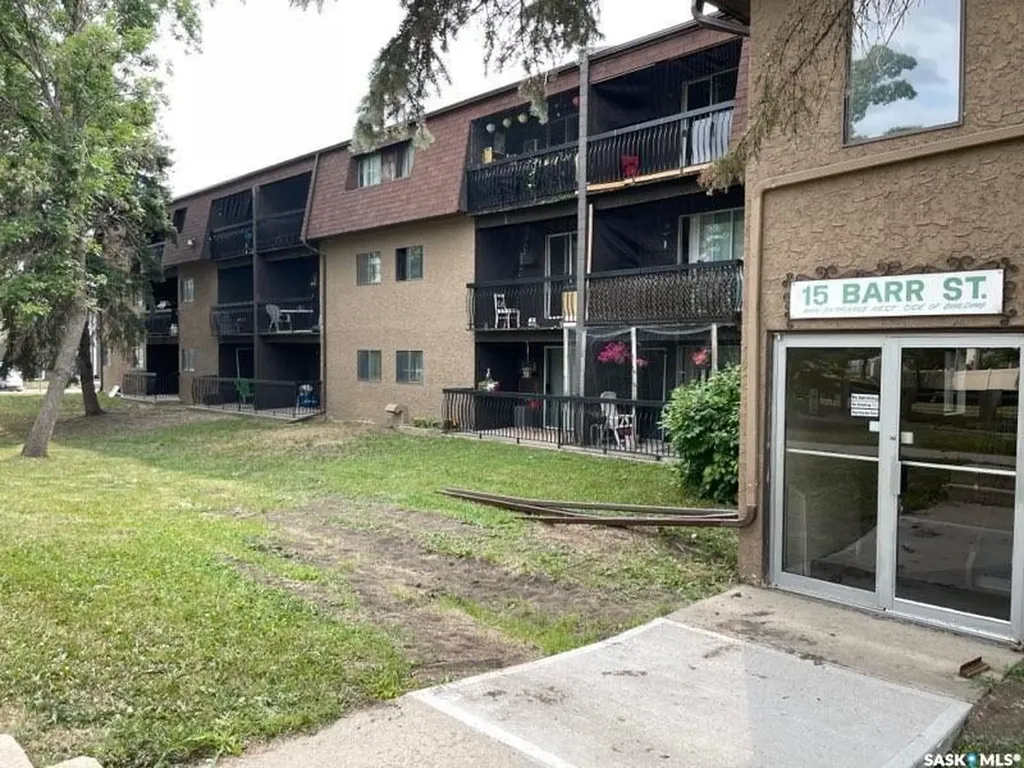 15 Barr Street Regina SK S4R 8B4