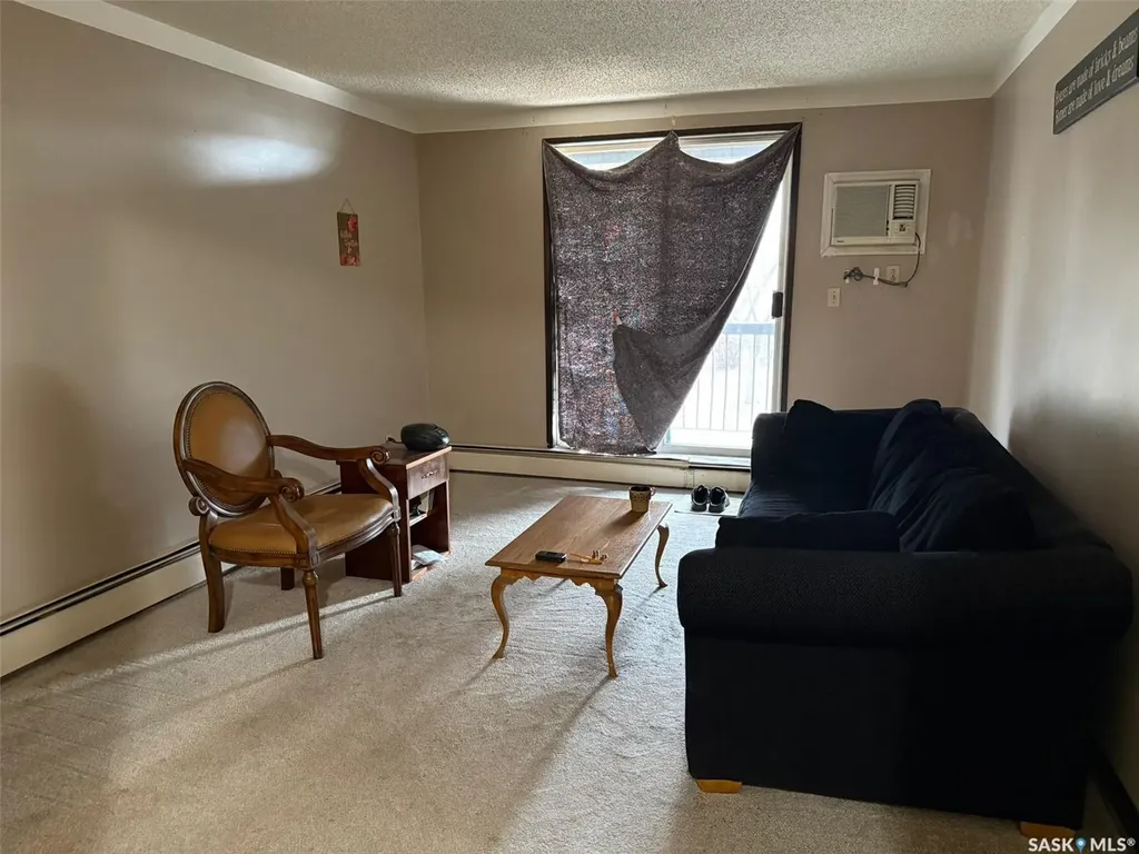 15 Barr Street Regina SK S4R 8B4