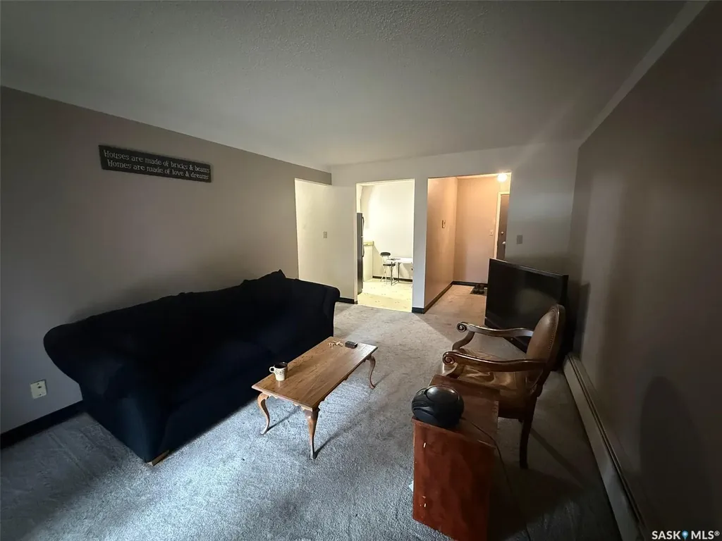 15 Barr Street Regina SK S4R 8B4