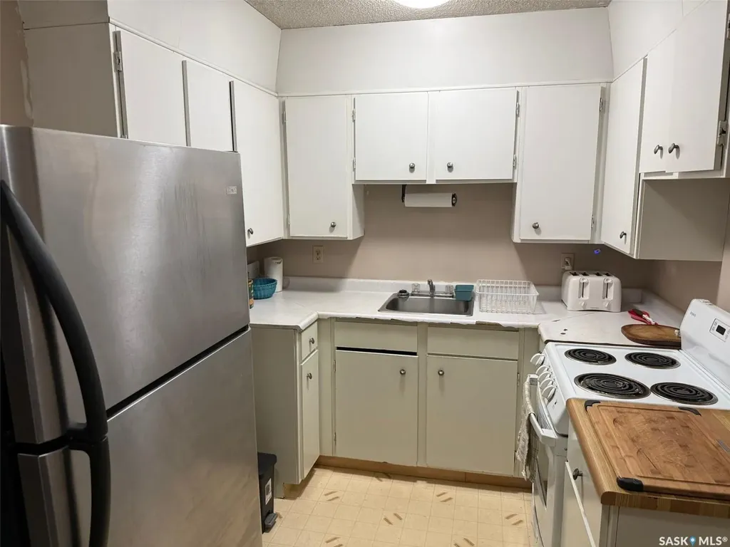 15 Barr Street Regina SK S4R 8B4
