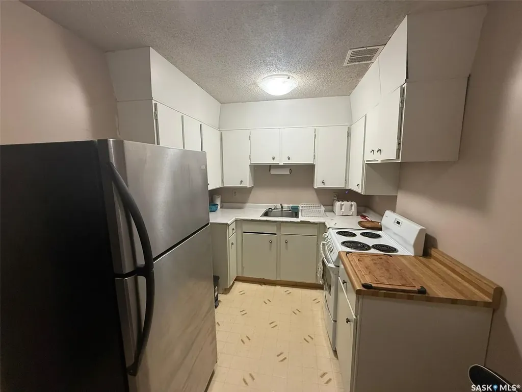 15 Barr Street Regina SK S4R 8B4